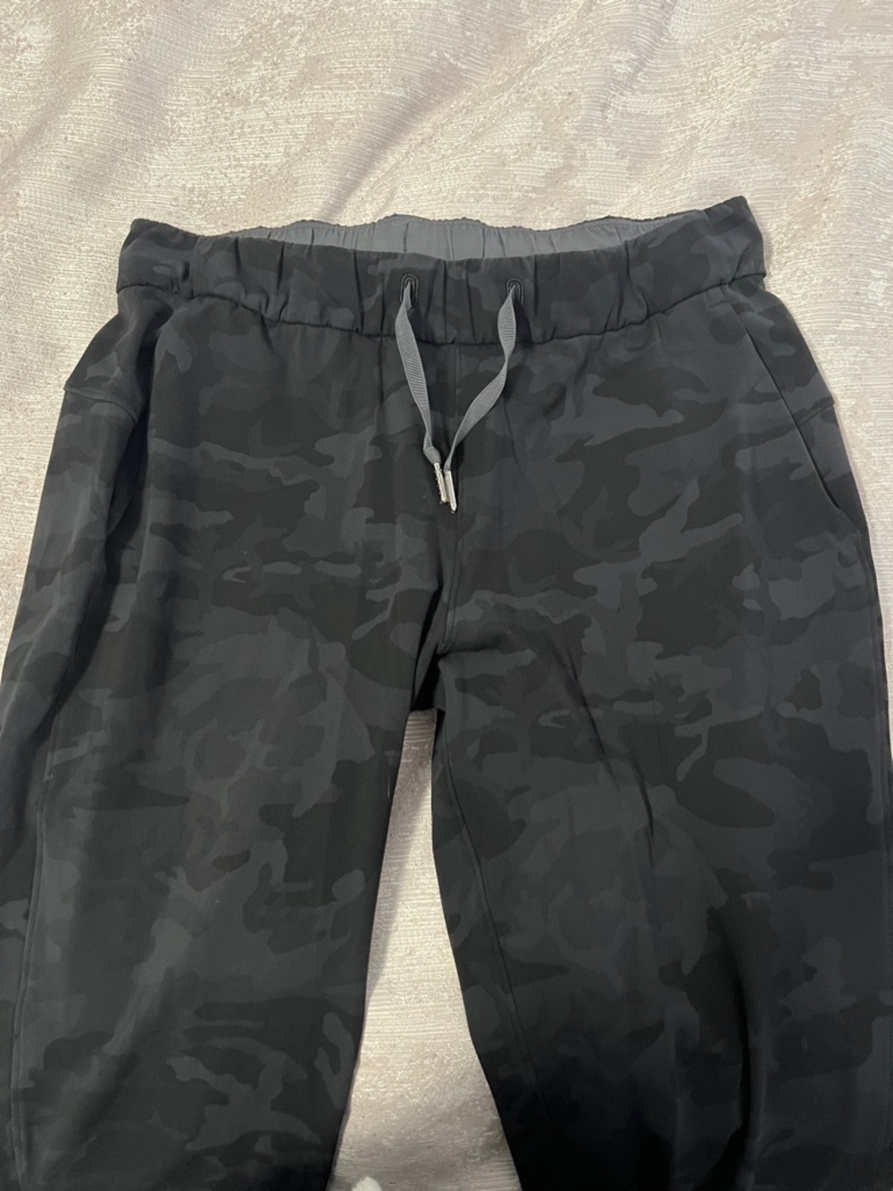 Lululemon On The Fly Camo size 6